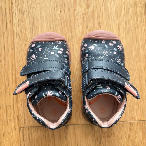 Biomecanics leather shoes with velcro, size 19, like new
