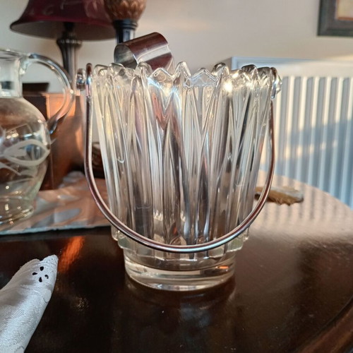 Ice bucket with tongs like new