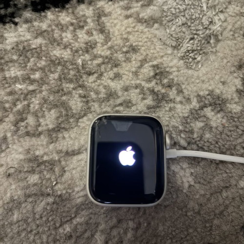 Apple Watch SE 2nd Gen 40mm used with screen damage