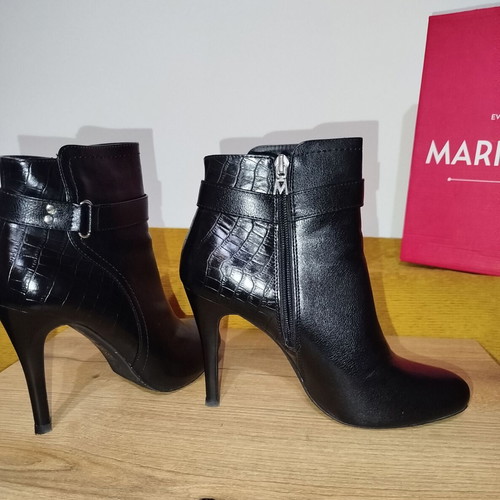 Maria Mare black ankle boots with round toe and stiletto heel size 40 like new