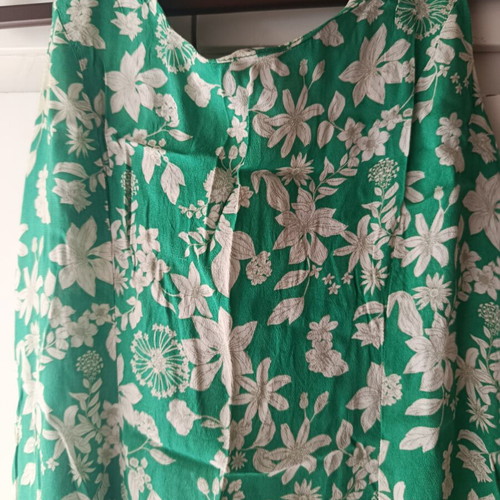 Green dress from Italy like new, ideal for medium and large sizes