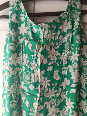 Green dress from Italy like new, ideal for medium and large sizes