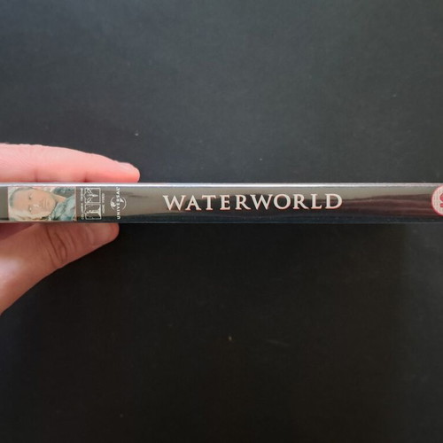 Waterworld DVD like new with English audio and subtitles