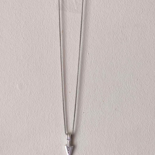 Men's Necklace with Arrowhead Pendant like new, silver