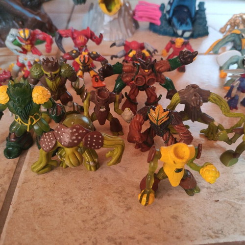 Gormiti collection used with figures and cards