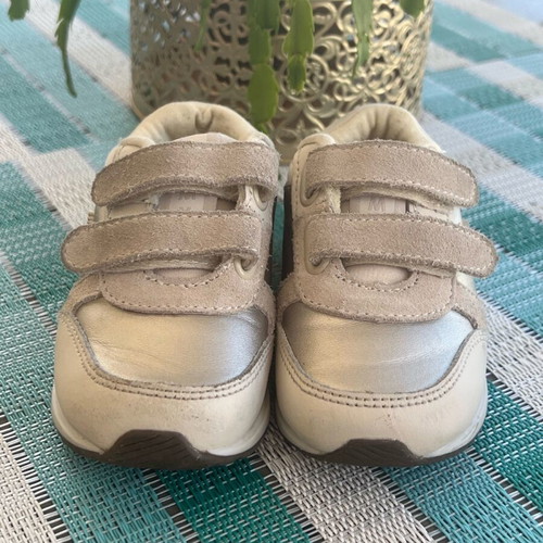 Mayoral sneakers 21 like new, neutral color, anatomical