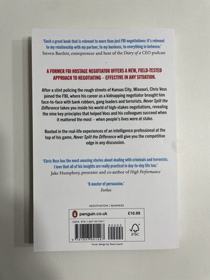 Never Split The Difference Book like new, English