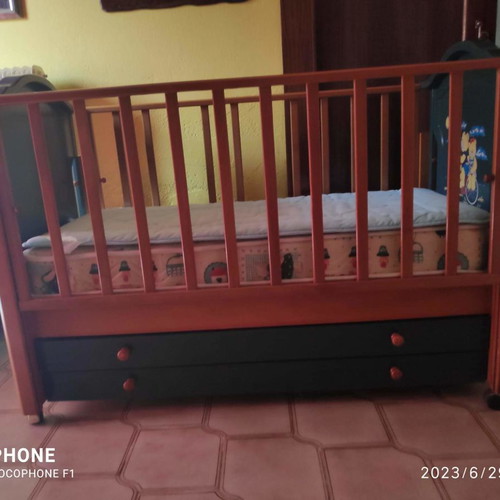 Baby crib with two drawers!