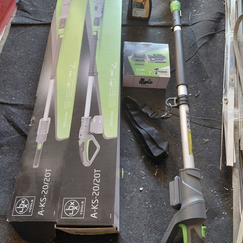 Lux Pole Saw new with 4Ah battery and 1L oil
