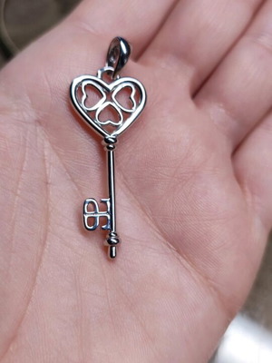 Key-shaped pendant new