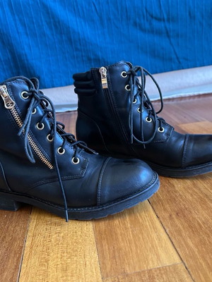 Migato black leather ankle boots like new, size 39, unworn