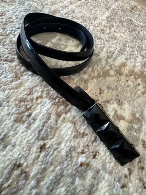 Massimo Dutti belt size 70 black like new