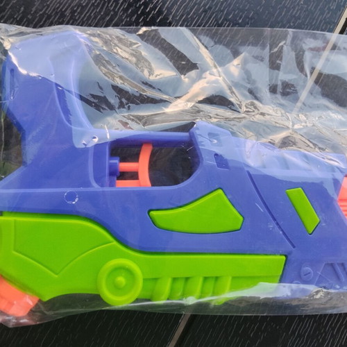 Plastic water gun Squirters type, new