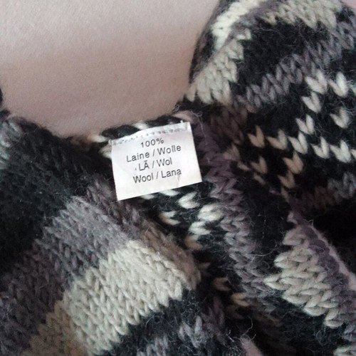 Woolen women's scarf grey black like new