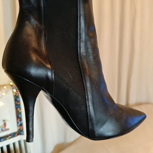 Ovye leather ankle boots like new, size 40, black