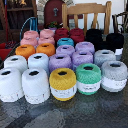 Performance knitting threads new, 26 cotton balls