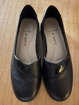 Women's ballerina shoes new, size 37, black