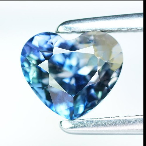Tanzanite 2.85 ct violet and green ICA GemLab certified