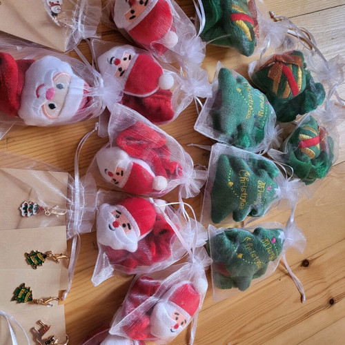 Christmas charms and scrunchies pack with 20 charms and 13 scrunchies
