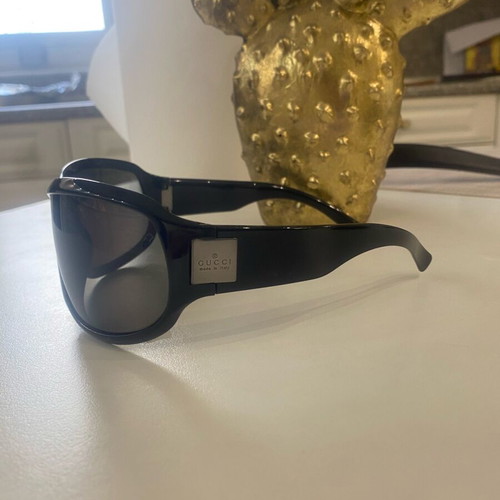 Gucci sunglasses used, black, with case