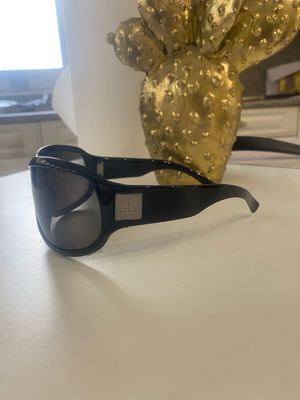 Gucci sunglasses used, black, with case