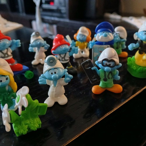 Kinder collectible Smurfs figures set of 10 like new