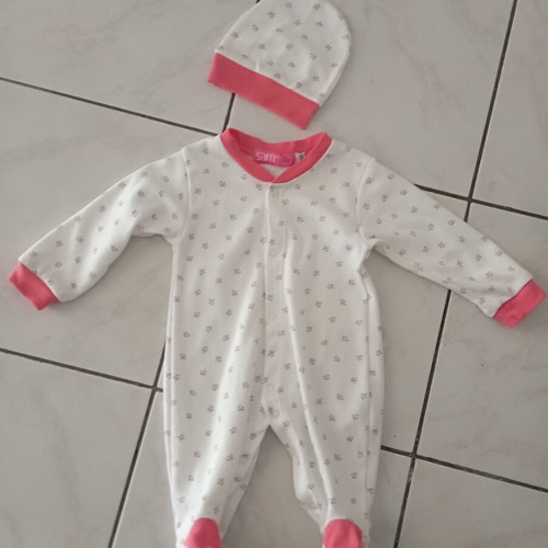 Sam baby romper and hat set 0-13 floral like new