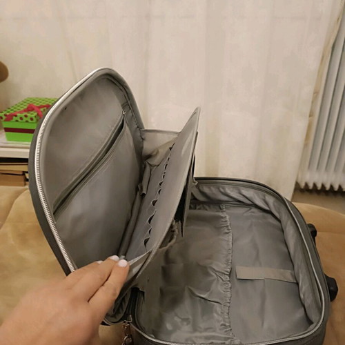Artistry beauty case like new, gray