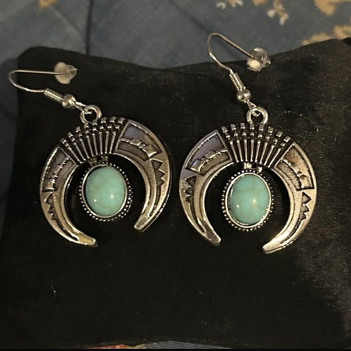 Fashion jewellery set with 2 pairs of earrings, 5 bracelets and heart necklace