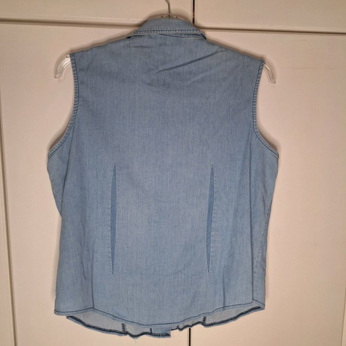 Sleeveless denim shirt like new, size Large, blue turquoise