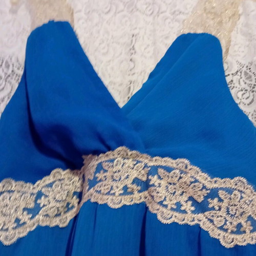 Le Vertige blue dress like new with small snag size M