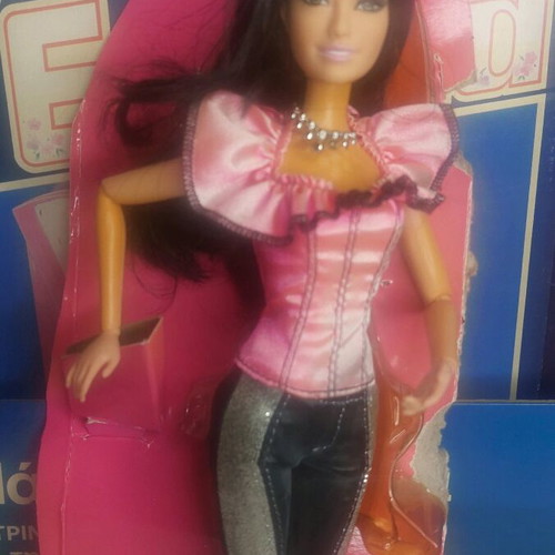 Barbie Fashionistas Raquelle 2011 like new, collectible doll