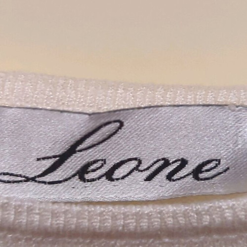 Leone blouse with 3/4 sleeve like new, one size elastic knit