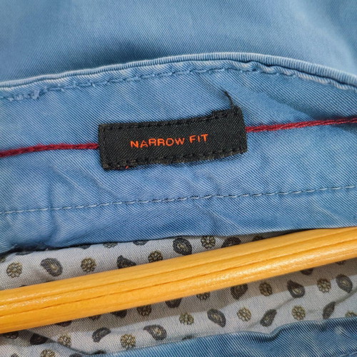 Chino pant and 2 plain T-shirts like new, size M, blue