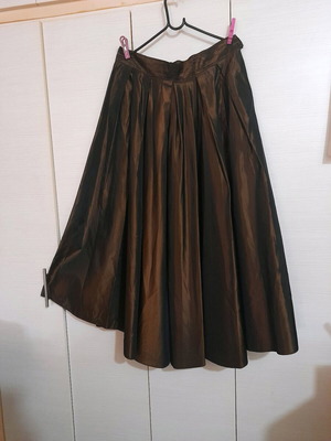 Skirt wide used in gold bronze color, size L