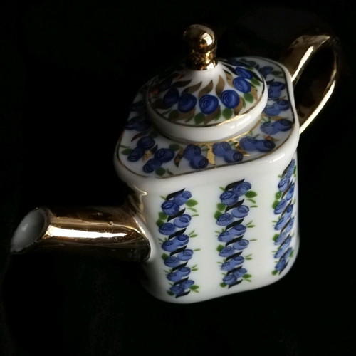 Limoges mini teapot like new