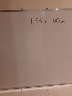 Бяла дъска употребявана 1.55x1.00м с 3 гъби и 2 маркера