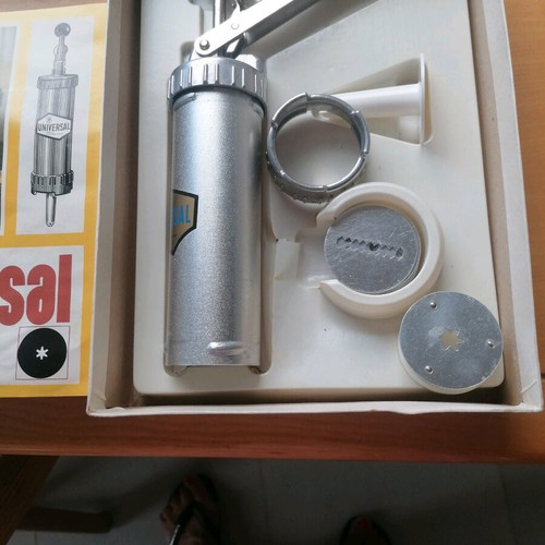 Cookie machine used with many attachments and instructions