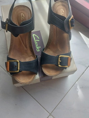 Clarks low platform sandals like new, size 37.5