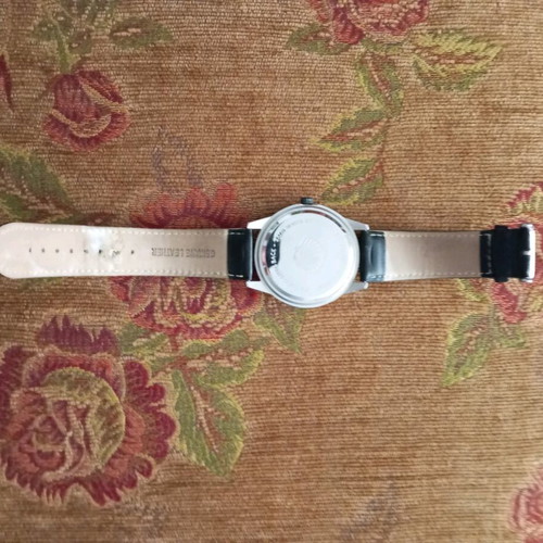 Shell collectible watch functional, needs batteries