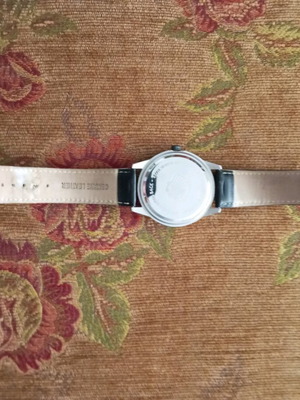 Shell collectible watch functional, needs batteries