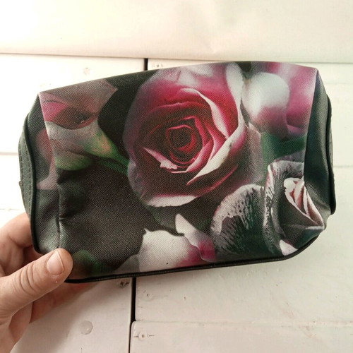 Toiletry bag with roses 21*6 cm like new, plastic