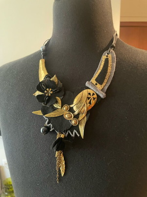 Handmade necklace like new