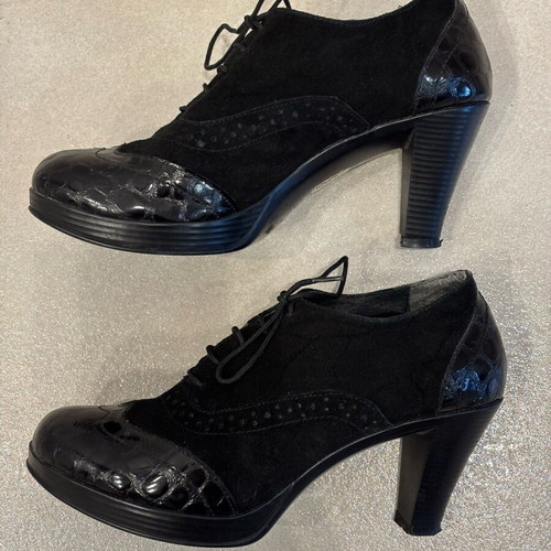 Closed heeled shoes used, size 39, eco leather and suede