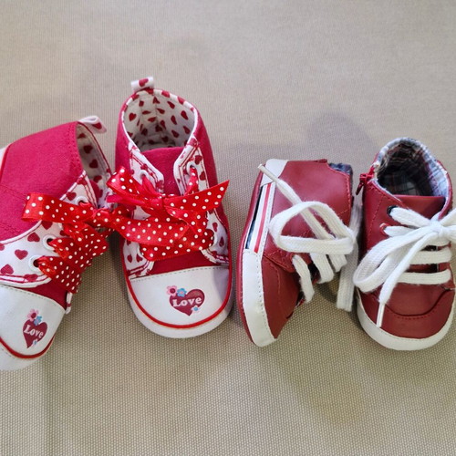 Baby booties, 2 pairs