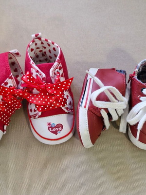Baby booties, 2 pairs