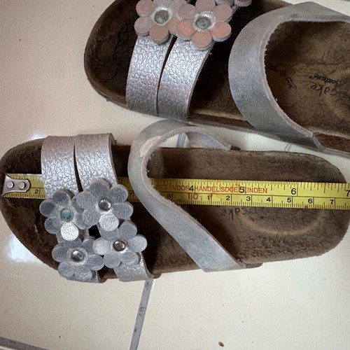 Cupcake Couture Silver Anatomical Slippers Size 27-28 Girl Used