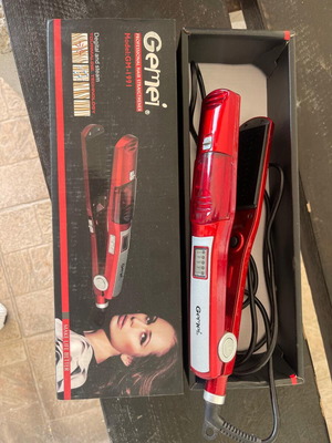Hair Straightener with Water Like New