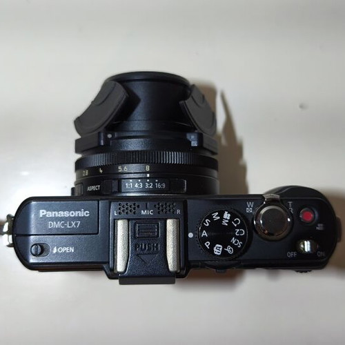Panasonic Lumix DMC-LX7 compact camera with Leica lens