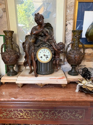 Old French table clock like new with amphorae